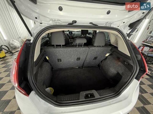 Білий Форд Фієста, об'ємом двигуна 1.6 л та пробігом 106 тис. км за 6950 $, фото 20 на Automoto.ua
