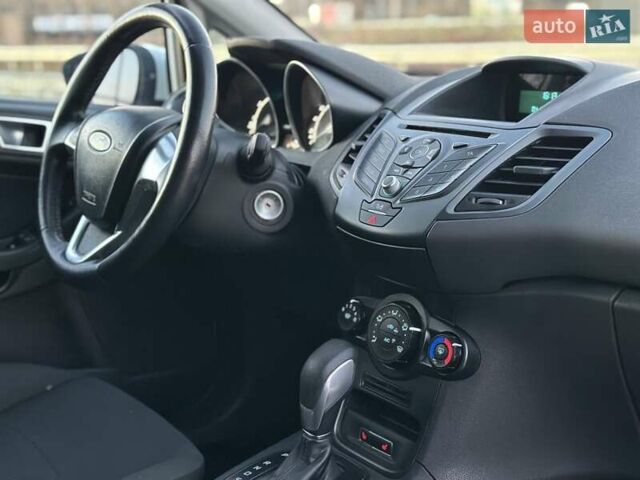 Білий Форд Фієста, об'ємом двигуна 1 л та пробігом 54 тис. км за 9900 $, фото 45 на Automoto.ua