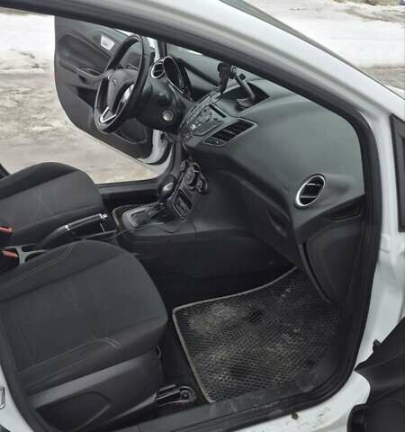 Білий Форд Фієста, об'ємом двигуна 1 л та пробігом 116 тис. км за 5999 $, фото 6 на Automoto.ua