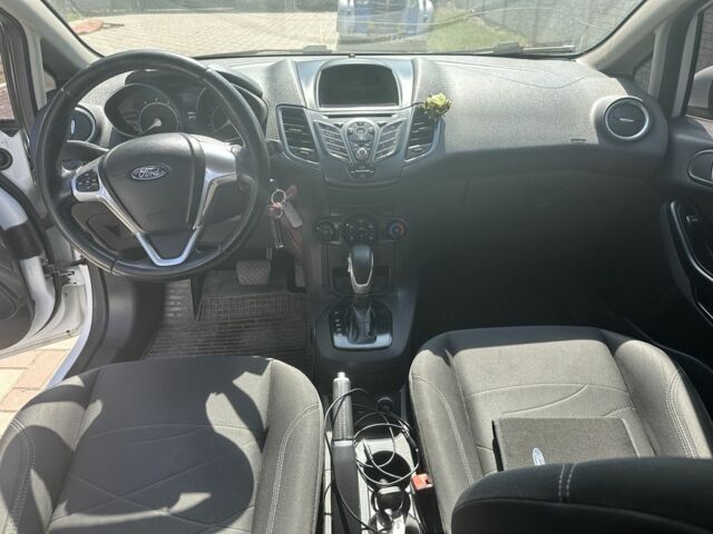 Білий Форд Фієста, об'ємом двигуна 1 л та пробігом 90 тис. км за 8000 $, фото 3 на Automoto.ua