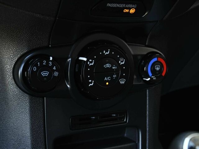 Белый Форд Фиеста, объемом двигателя 1.5 л и пробегом 115 тыс. км за 8500 $, фото 13 на Automoto.ua