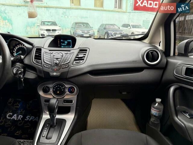 Білий Форд Фієста, об'ємом двигуна 1.6 л та пробігом 138 тис. км за 7500 $, фото 18 на Automoto.ua