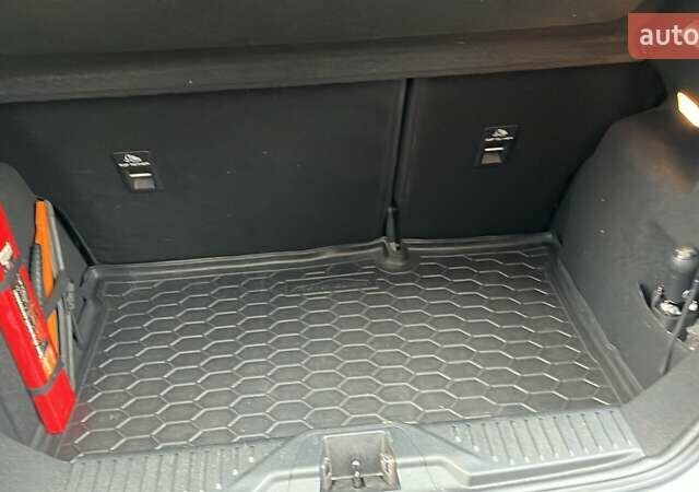 Белый Форд Фиеста, объемом двигателя 1 л и пробегом 67 тыс. км за 10500 $, фото 5 на Automoto.ua