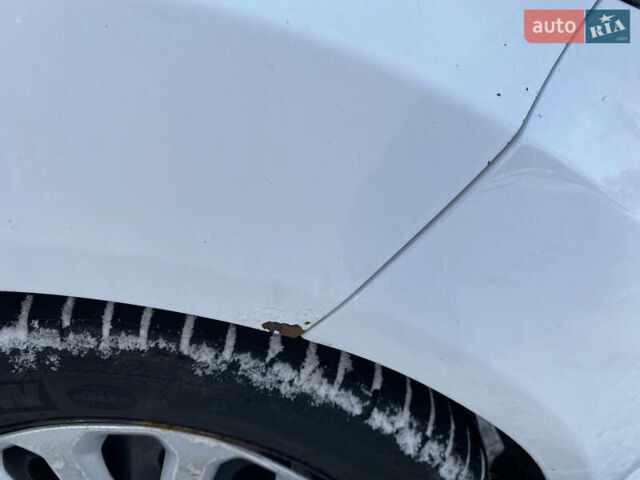 Белый Форд Фиеста, объемом двигателя 1.24 л и пробегом 153 тыс. км за 6200 $, фото 6 на Automoto.ua