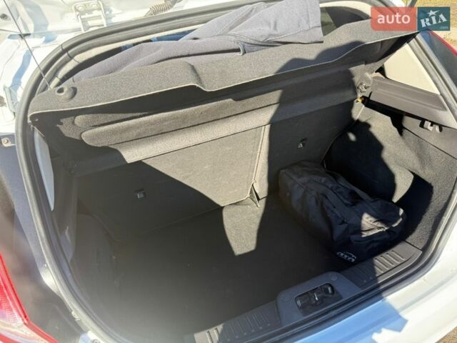 Білий Форд Фієста, об'ємом двигуна 1.24 л та пробігом 178 тис. км за 7150 $, фото 22 на Automoto.ua