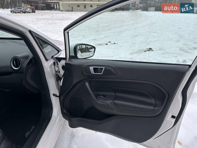 Білий Форд Фієста, об'ємом двигуна 1.6 л та пробігом 90 тис. км за 9400 $, фото 14 на Automoto.ua