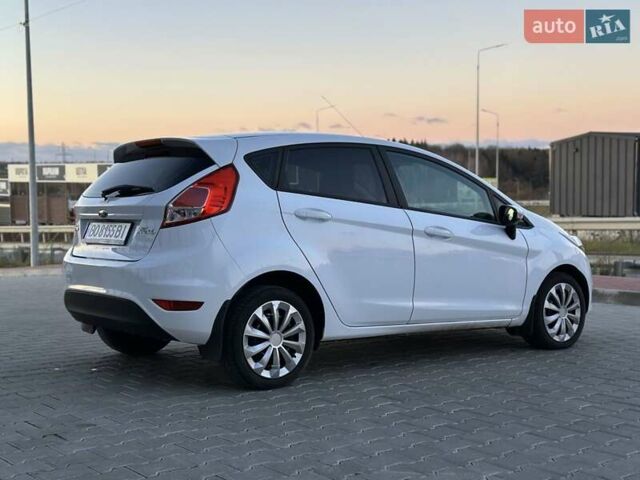 Білий Форд Фієста, об'ємом двигуна 1 л та пробігом 54 тис. км за 9900 $, фото 11 на Automoto.ua
