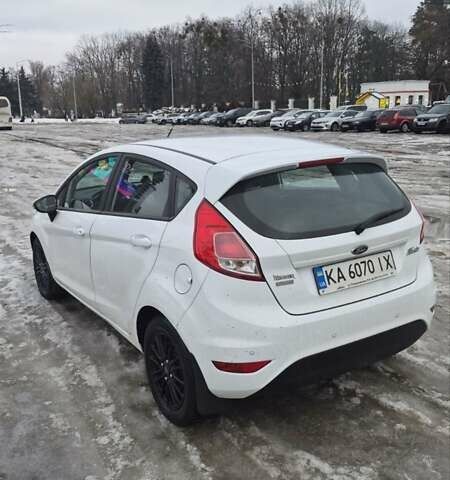 Білий Форд Фієста, об'ємом двигуна 1 л та пробігом 116 тис. км за 5999 $, фото 4 на Automoto.ua