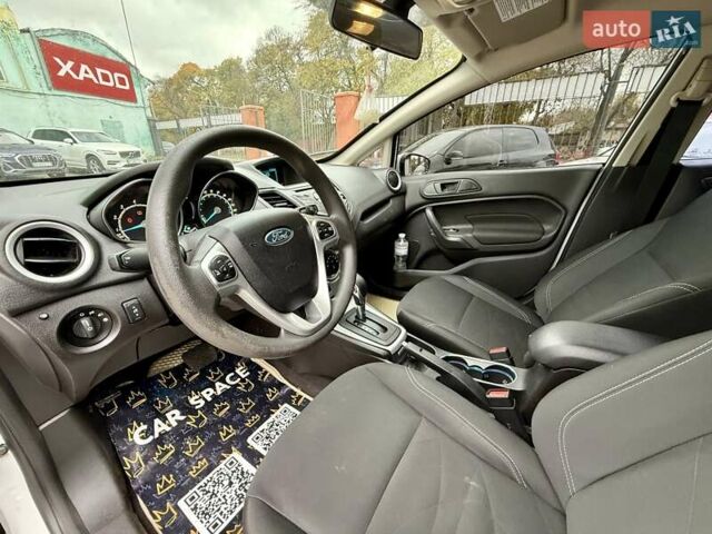 Білий Форд Фієста, об'ємом двигуна 1.6 л та пробігом 138 тис. км за 7500 $, фото 14 на Automoto.ua