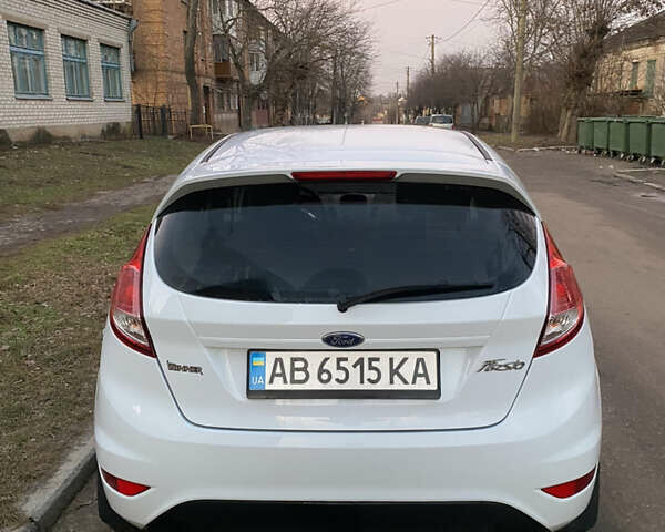 Білий Форд Фієста, об'ємом двигуна 1.24 л та пробігом 96 тис. км за 7500 $, фото 5 на Automoto.ua