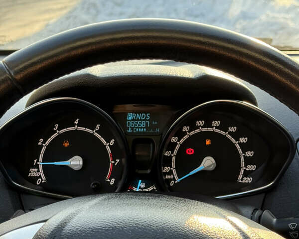 Білий Форд Фієста, об'ємом двигуна 1 л та пробігом 65 тис. км за 10200 $, фото 13 на Automoto.ua