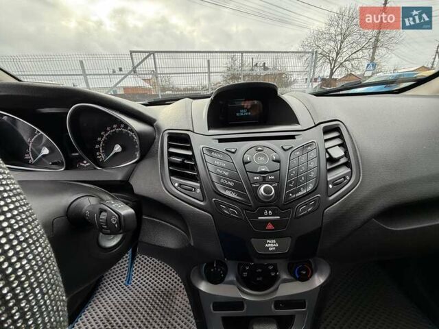 Білий Форд Фієста, об'ємом двигуна 1.6 л та пробігом 106 тис. км за 6950 $, фото 24 на Automoto.ua