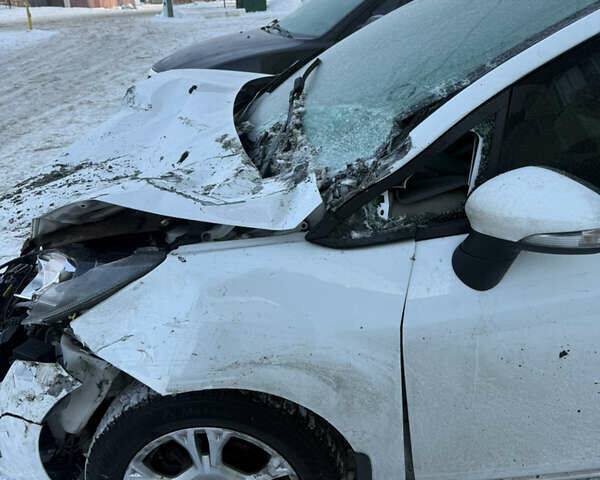 Білий Форд Фієста, об'ємом двигуна 1 л та пробігом 96 тис. км за 3900 $, фото 6 на Automoto.ua