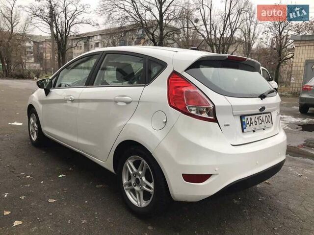 Білий Форд Фієста, об'ємом двигуна 1.6 л та пробігом 112 тис. км за 7500 $, фото 1 на Automoto.ua
