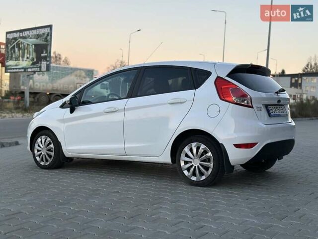 Білий Форд Фієста, об'ємом двигуна 1 л та пробігом 54 тис. км за 9900 $, фото 6 на Automoto.ua