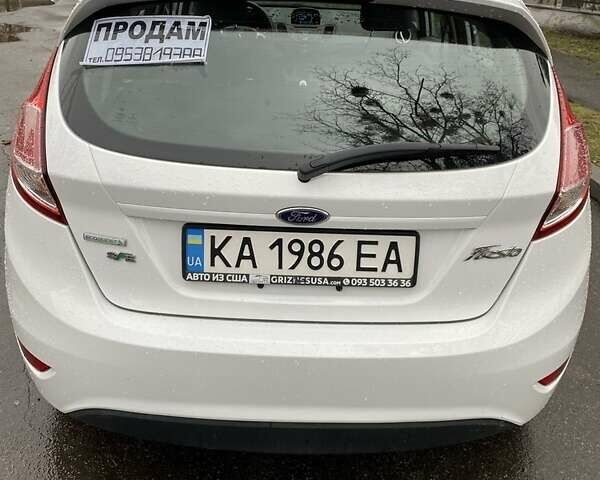 Белый Форд Фиеста, объемом двигателя 1 л и пробегом 90 тыс. км за 7300 $, фото 2 на Automoto.ua