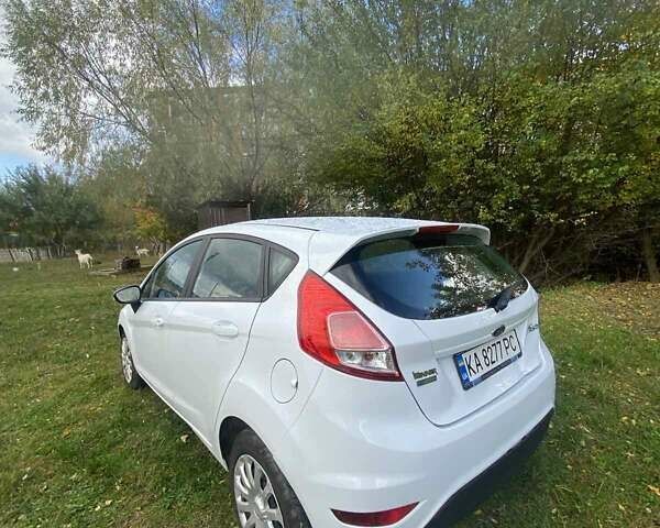 Белый Форд Фиеста, объемом двигателя 1 л и пробегом 121 тыс. км за 8700 $, фото 3 на Automoto.ua
