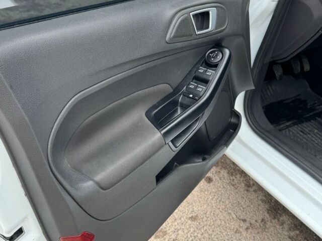 Форд Фиеста 2017 в Тячеве на Automoto.ua Белый Форд Фиеста, объемом двигателя 1.2 л и пробегом 198 тыс. км за 7650 $, фото 5 на Automoto.ua