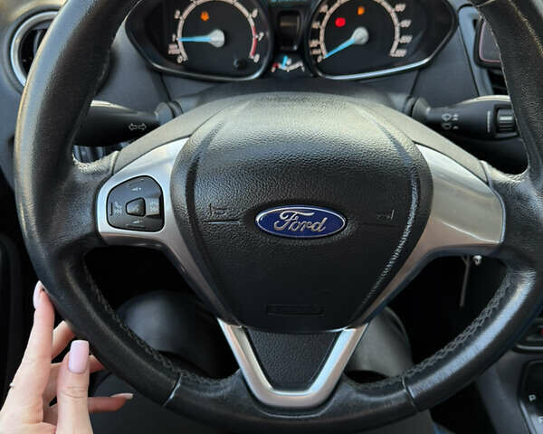 Білий Форд Фієста, об'ємом двигуна 1 л та пробігом 65 тис. км за 10200 $, фото 10 на Automoto.ua