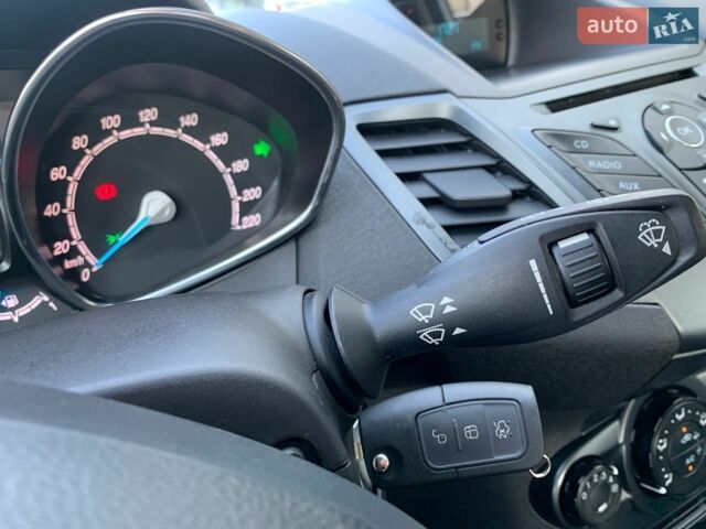Білий Форд Фієста, об'ємом двигуна 1.24 л та пробігом 157 тис. км за 8549 $, фото 31 на Automoto.ua
