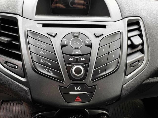 Белый Форд Фиеста, объемом двигателя 1.4 л и пробегом 149 тыс. км за 6940 $, фото 16 на Automoto.ua