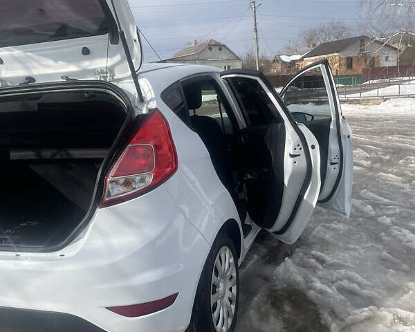 Белый Форд Фиеста, объемом двигателя 1.5 л и пробегом 117 тыс. км за 7950 $, фото 12 на Automoto.ua