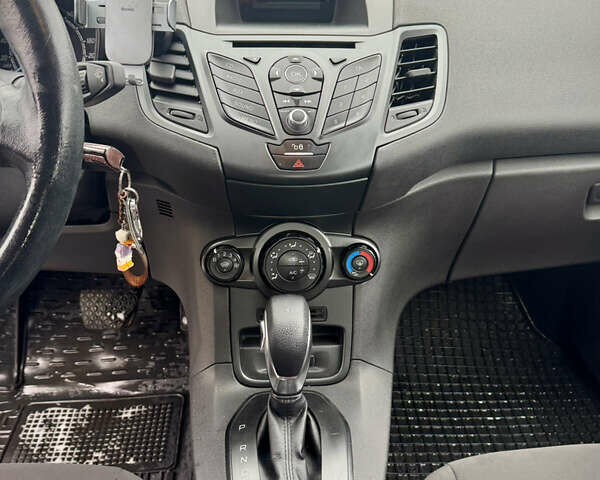 Белый Форд Фиеста, объемом двигателя 1 л и пробегом 132 тыс. км за 7500 $, фото 9 на Automoto.ua