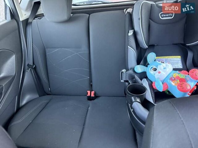 Білий Форд Фієста, об'ємом двигуна 1 л та пробігом 94 тис. км за 2800 $, фото 12 на Automoto.ua