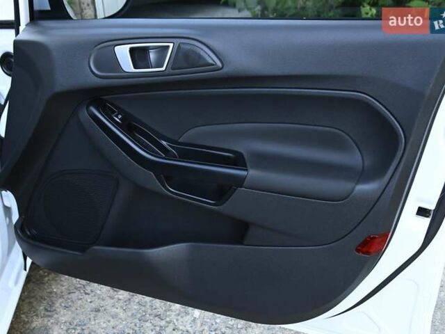 Белый Форд Фиеста, объемом двигателя 1.5 л и пробегом 115 тыс. км за 8499 $, фото 32 на Automoto.ua