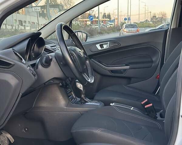 Білий Форд Фієста, об'ємом двигуна 1 л та пробігом 54 тис. км за 9900 $, фото 24 на Automoto.ua