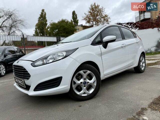 Білий Форд Фієста, об'ємом двигуна 1.6 л та пробігом 138 тис. км за 7500 $, фото 1 на Automoto.ua