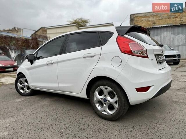 Білий Форд Фієста, об'ємом двигуна 1.6 л та пробігом 138 тис. км за 7500 $, фото 9 на Automoto.ua