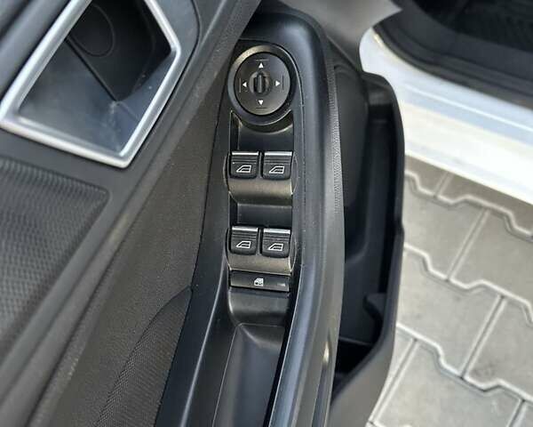 Білий Форд Фієста, об'ємом двигуна 1 л та пробігом 54 тис. км за 9900 $, фото 31 на Automoto.ua
