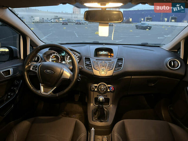 Белый Форд Фиеста, объемом двигателя 1.2 л и пробегом 200 тыс. км за 6300 $, фото 10 на Automoto.ua