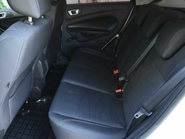 Белый Форд Фиеста, объемом двигателя 1.5 л и пробегом 115 тыс. км за 8500 $, фото 15 на Automoto.ua