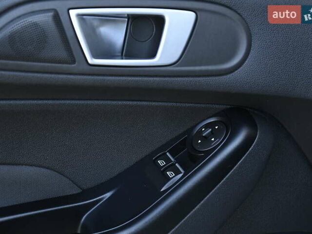 Белый Форд Фиеста, объемом двигателя 1.5 л и пробегом 115 тыс. км за 8499 $, фото 13 на Automoto.ua