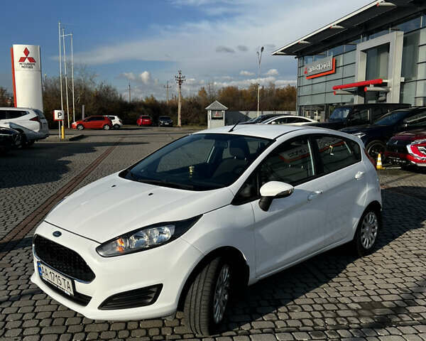 Белый Форд Фиеста, объемом двигателя 1.4 л и пробегом 147 тыс. км за 7100 $, фото 4 на Automoto.ua