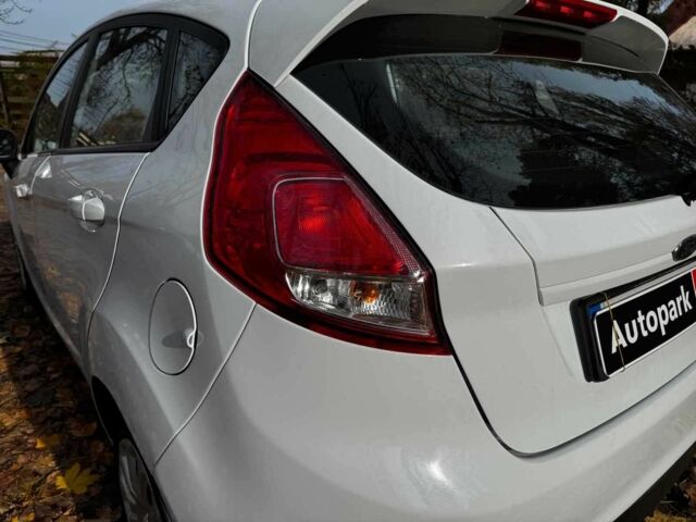 Белый Форд Фиеста, объемом двигателя 1.4 л и пробегом 149 тыс. км за 6940 $, фото 8 на Automoto.ua