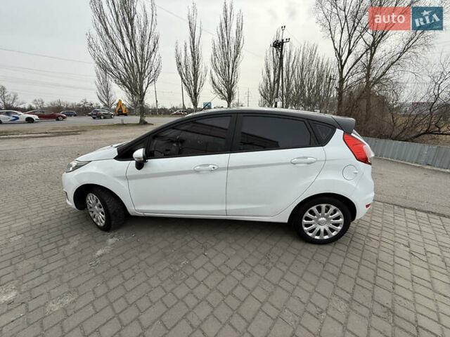 Белый Форд Фиеста, объемом двигателя 1 л и пробегом 44 тыс. км за 8000 $, фото 2 на Automoto.ua