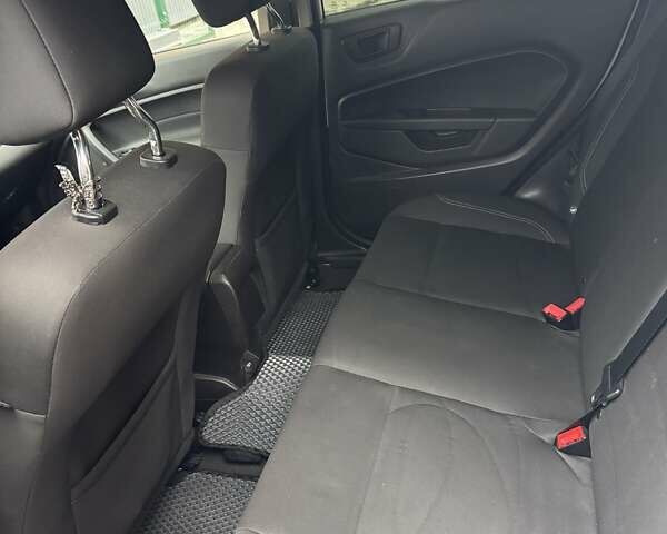 Білий Форд Фієста, об'ємом двигуна 1.6 л та пробігом 134 тис. км за 9500 $, фото 10 на Automoto.ua