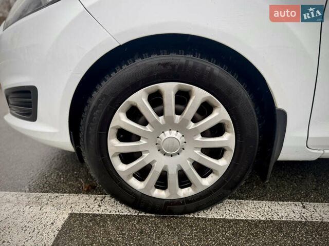 Белый Форд Фиеста, объемом двигателя 1 л и пробегом 132 тыс. км за 7800 $, фото 8 на Automoto.ua