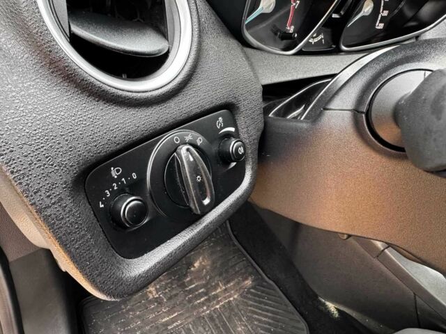 Белый Форд Фиеста, объемом двигателя 1.4 л и пробегом 149 тыс. км за 6940 $, фото 12 на Automoto.ua