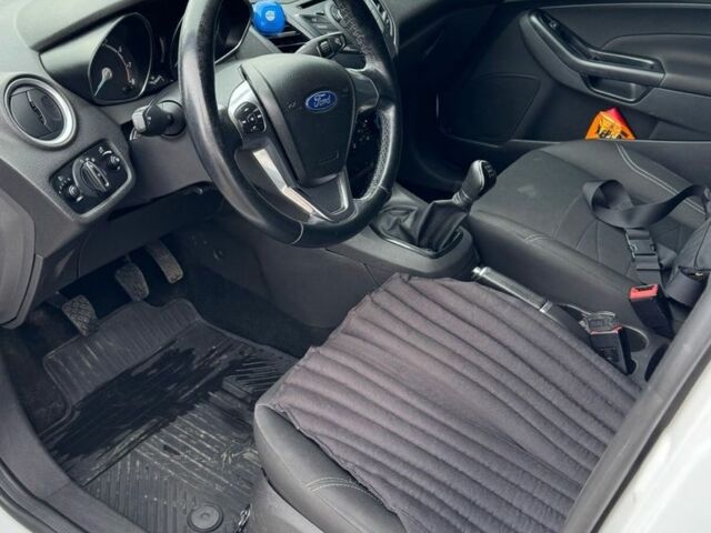 Форд Фиеста 2017 в Тячеве на Automoto.ua Белый Форд Фиеста, объемом двигателя 1.2 л и пробегом 198 тыс. км за 7650 $, фото 6 на Automoto.ua