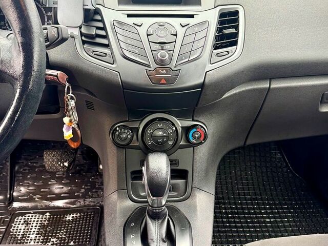 Белый Форд Фиеста, объемом двигателя 1 л и пробегом 132 тыс. км за 7950 $, фото 8 на Automoto.ua