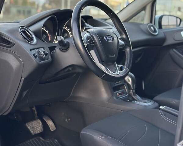 Білий Форд Фієста, об'ємом двигуна 1 л та пробігом 54 тис. км за 9900 $, фото 42 на Automoto.ua