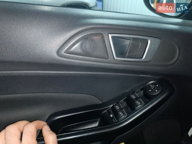 Білий Форд Фієста, об'ємом двигуна 1.24 л та пробігом 119 тис. км за 7100 $, фото 6 на Automoto.ua