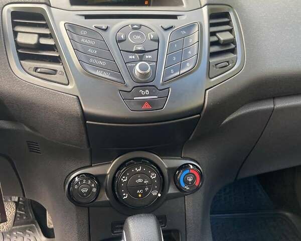 Белый Форд Фиеста, объемом двигателя 1 л и пробегом 121 тыс. км за 8700 $, фото 8 на Automoto.ua