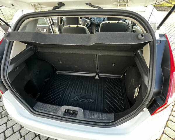 Белый Форд Фиеста, объемом двигателя 1.4 л и пробегом 147 тыс. км за 7100 $, фото 19 на Automoto.ua