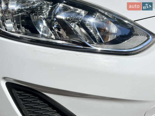 Форд Фиеста 2017 в Харькове на Automoto.ua Белый Форд Фиеста, объемом двигателя 1 л и пробегом 89 тыс. км за 11000 $, фото 19 на Automoto.ua