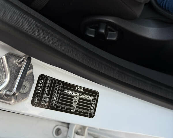 Білий Форд Фієста, об'ємом двигуна 1 л та пробігом 65 тис. км за 10200 $, фото 20 на Automoto.ua